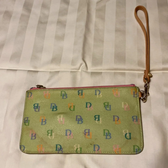 Green Dooney and Bourke wristlet - Picture 2 of 7